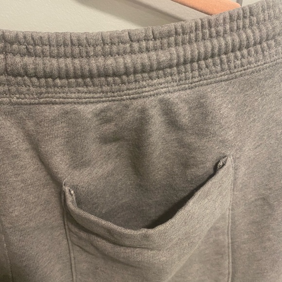 Gap men’s sweat shorts - Picture 2 of 4